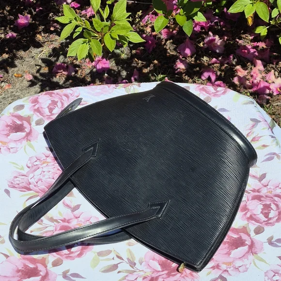 LOUIS VUITTON SAINT JACQUES Textured TOTE - Picture 10 of 16